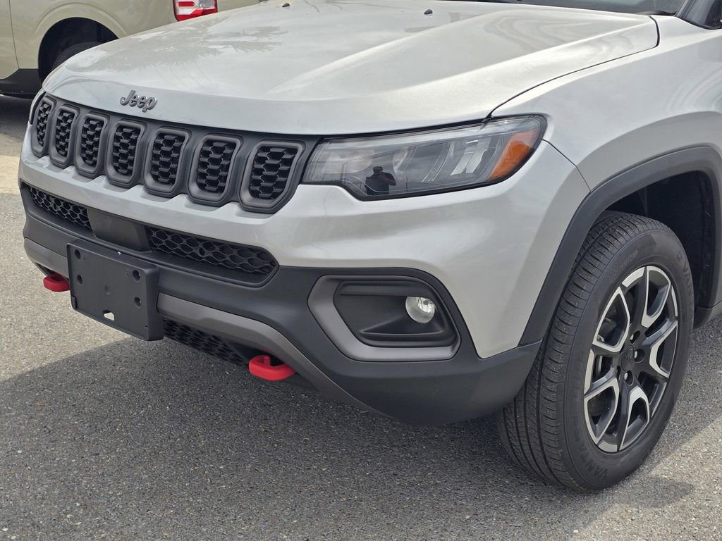 Used 2024 Jeep Compass Trailhawk AWD/4WD image 10