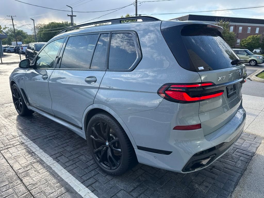 Used 2024 BMW X7 xDrive40i w/ Executive Package AWD/4WD image 4