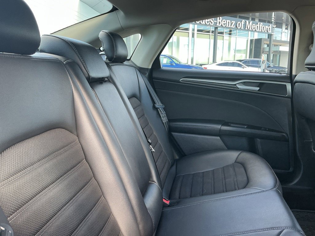 Used 2017 Ford Fusion SE w/ Equipment Group 201A FWD image 22