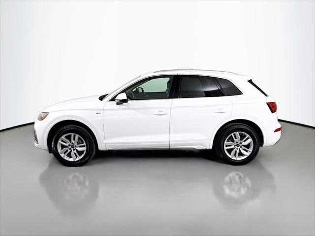 Certified 2023 Audi Q5 2.0T Premium w/ Convenience Package AWD/4WD image 2