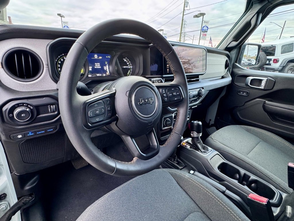 Used 2024 Jeep Wrangler Unlimited image 12