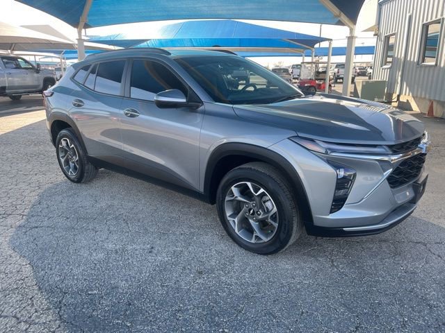 Used 2024 Chevrolet Trax LT w/ Driver Confidence Package image 3