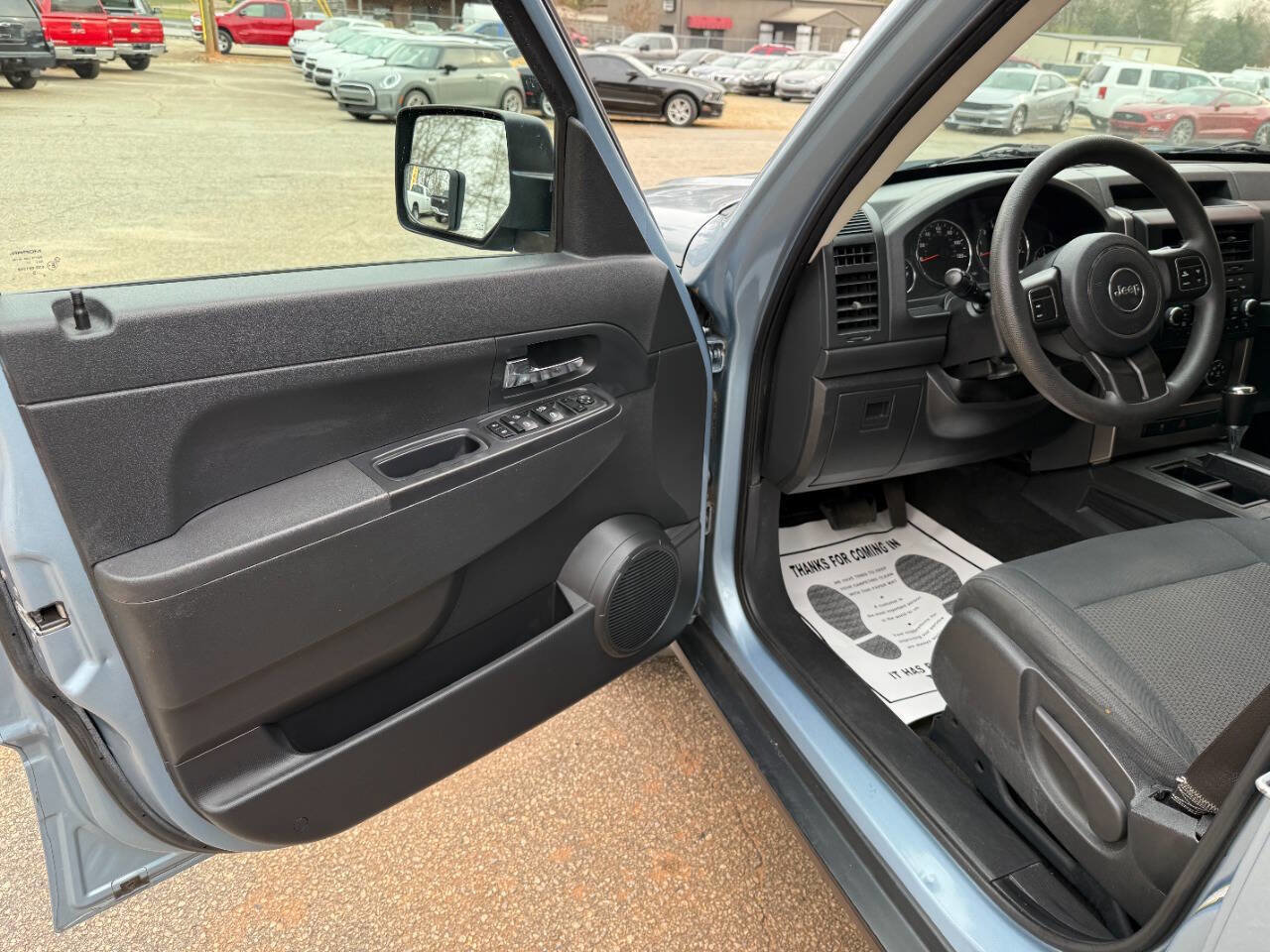 Used 2012 Jeep Liberty Sport image 9