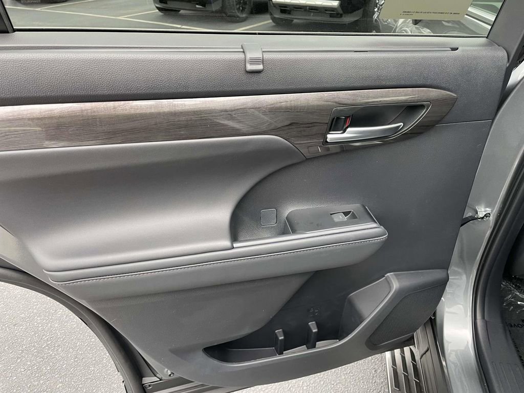 New 2026 Toyota Highlander Limited image 20
