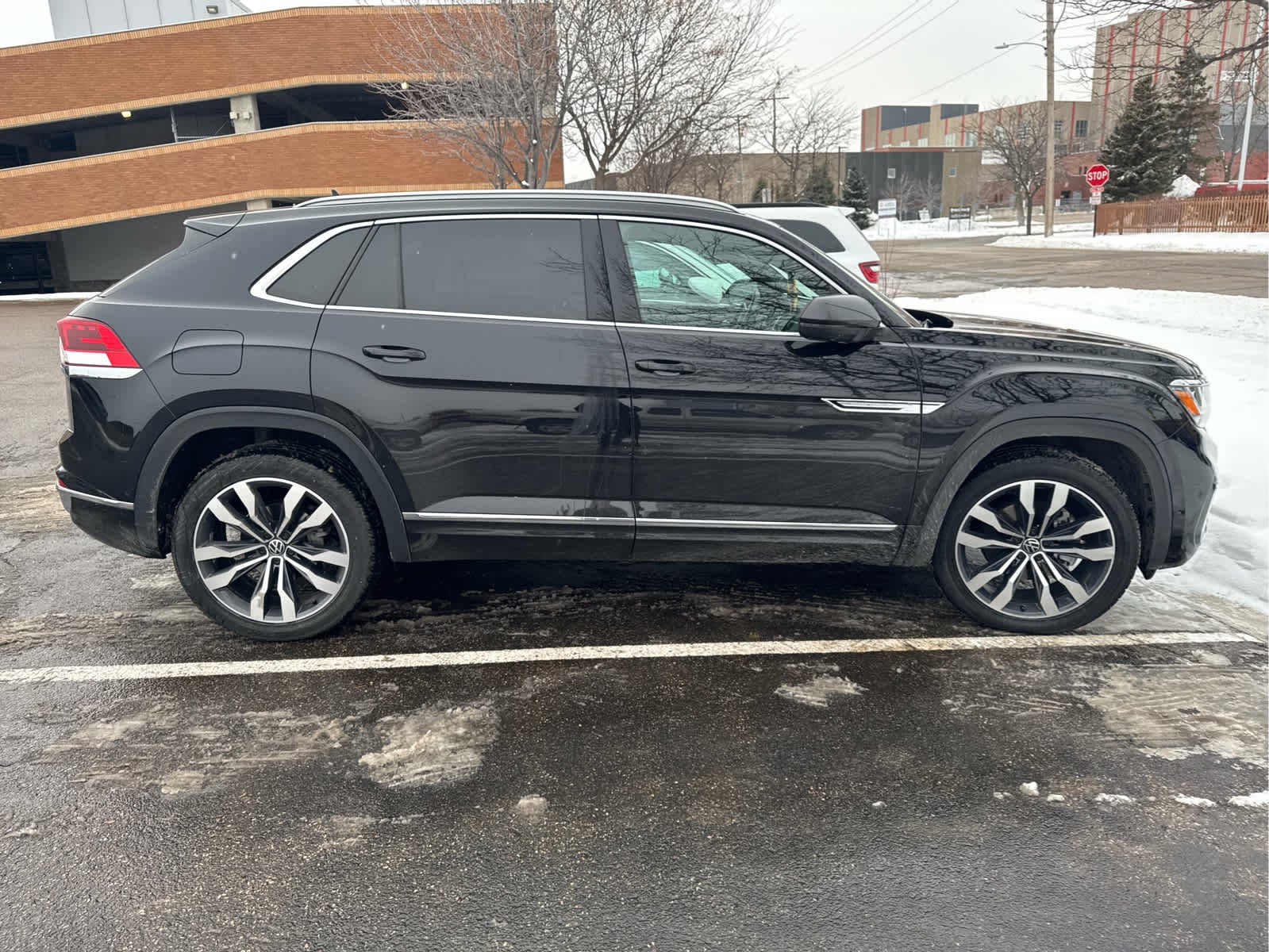 Used 2021 Volkswagen Atlas Cross Sport SEL Premium image 4