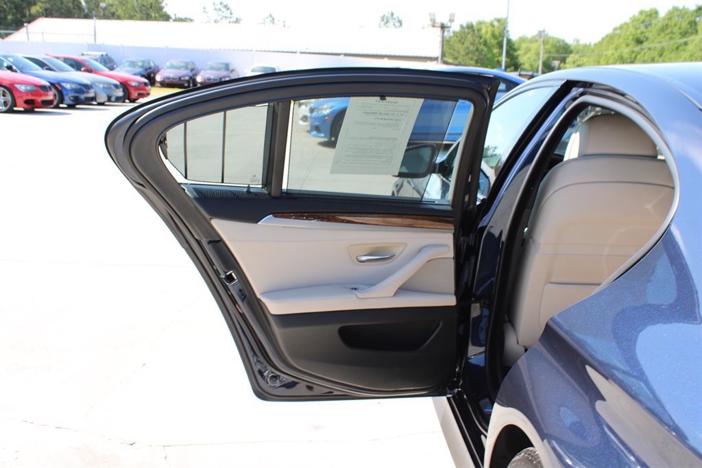 Used 2011 BMW 550i Sedan RWD image 31