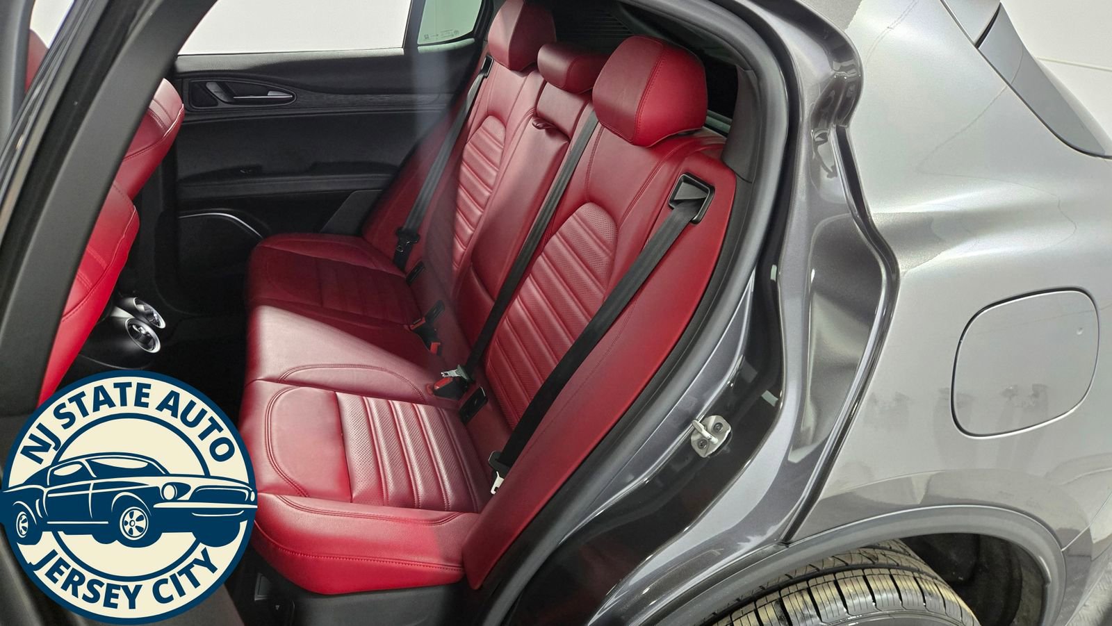 Used 2022 Alfa Romeo Stelvio Sprint image 27
