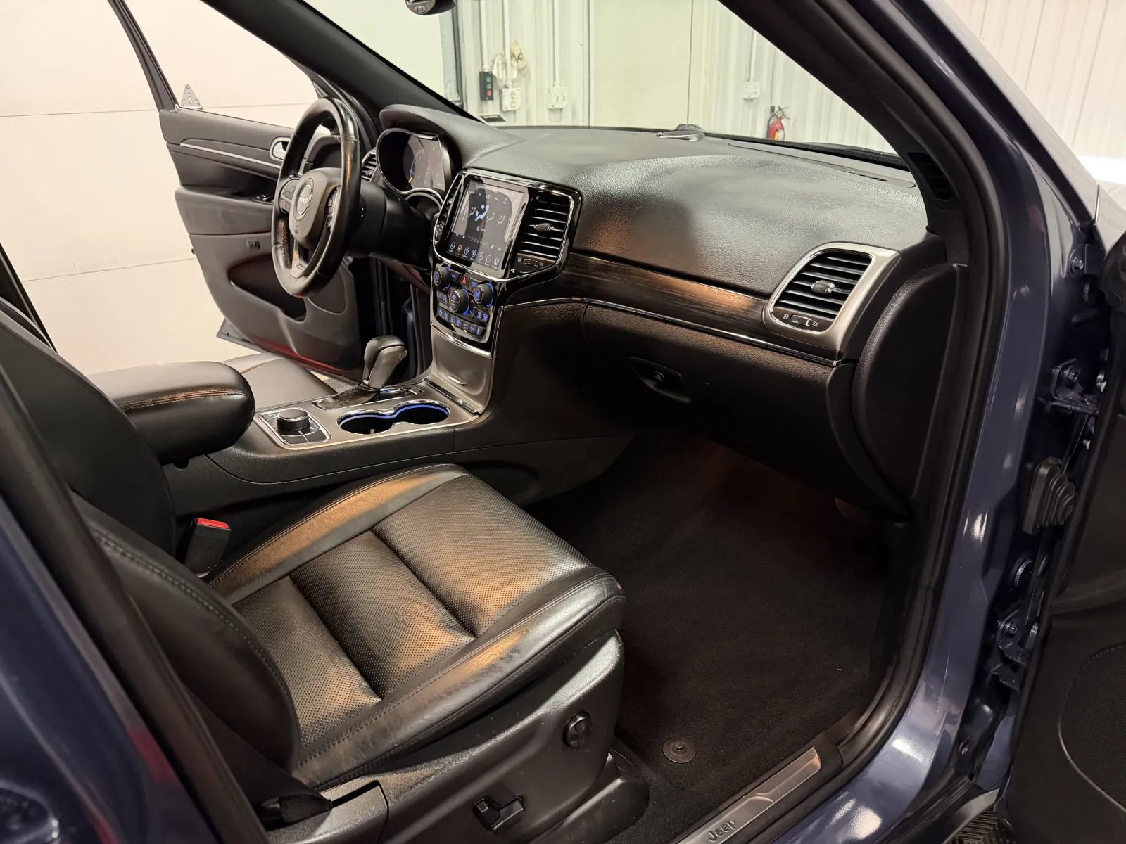 Used 2020 Jeep Grand Cherokee Limited w/ Luxury Group II image 50