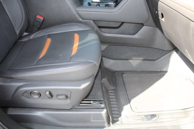 Used 2025 GMC Sierra 2500 AT4 w/ AT4 Premium Plus Package AWD/4WD image 17