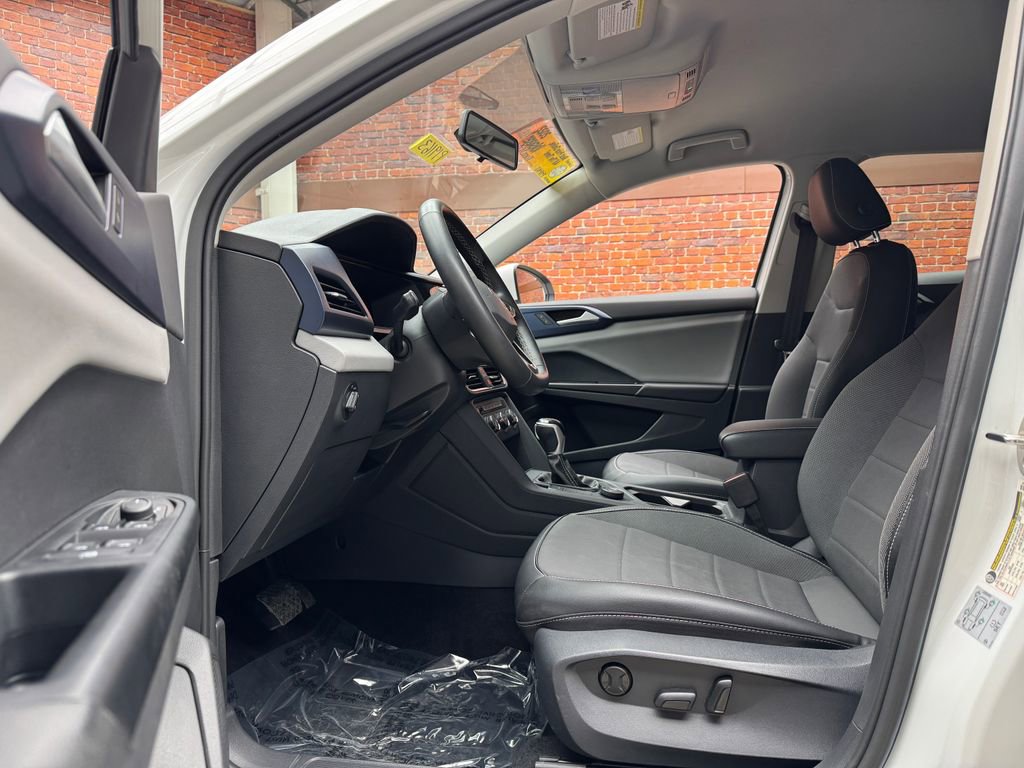 Used 2022 Volkswagen Taos SE image 21