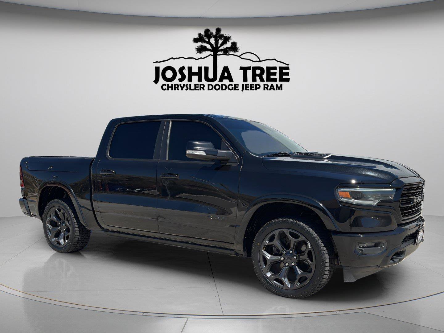 Used 2020 RAM 1500 Limited w/ Black Appearance Package AWD/4WD image 1