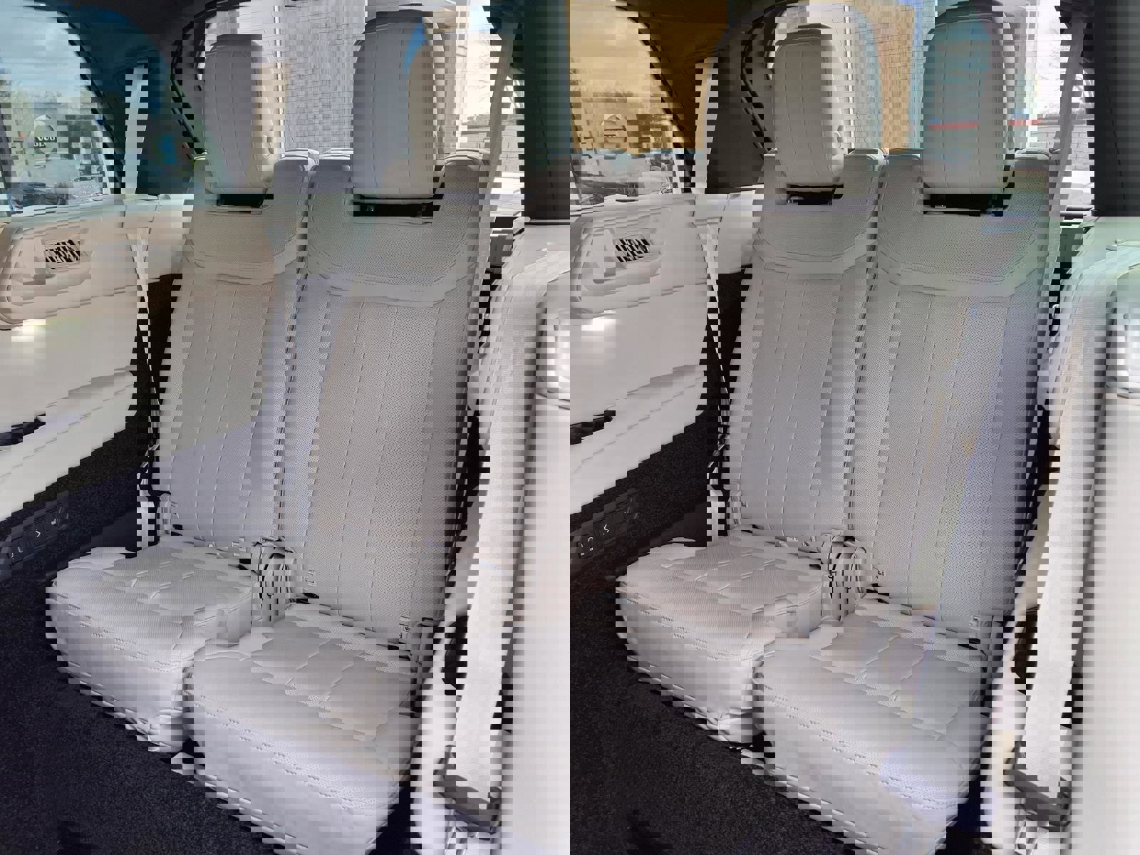 New 2026 Land Rover Range Rover Long Wheelbase SE image 10