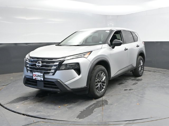 Used 2024 Nissan Rogue S AWD/4WD image 6