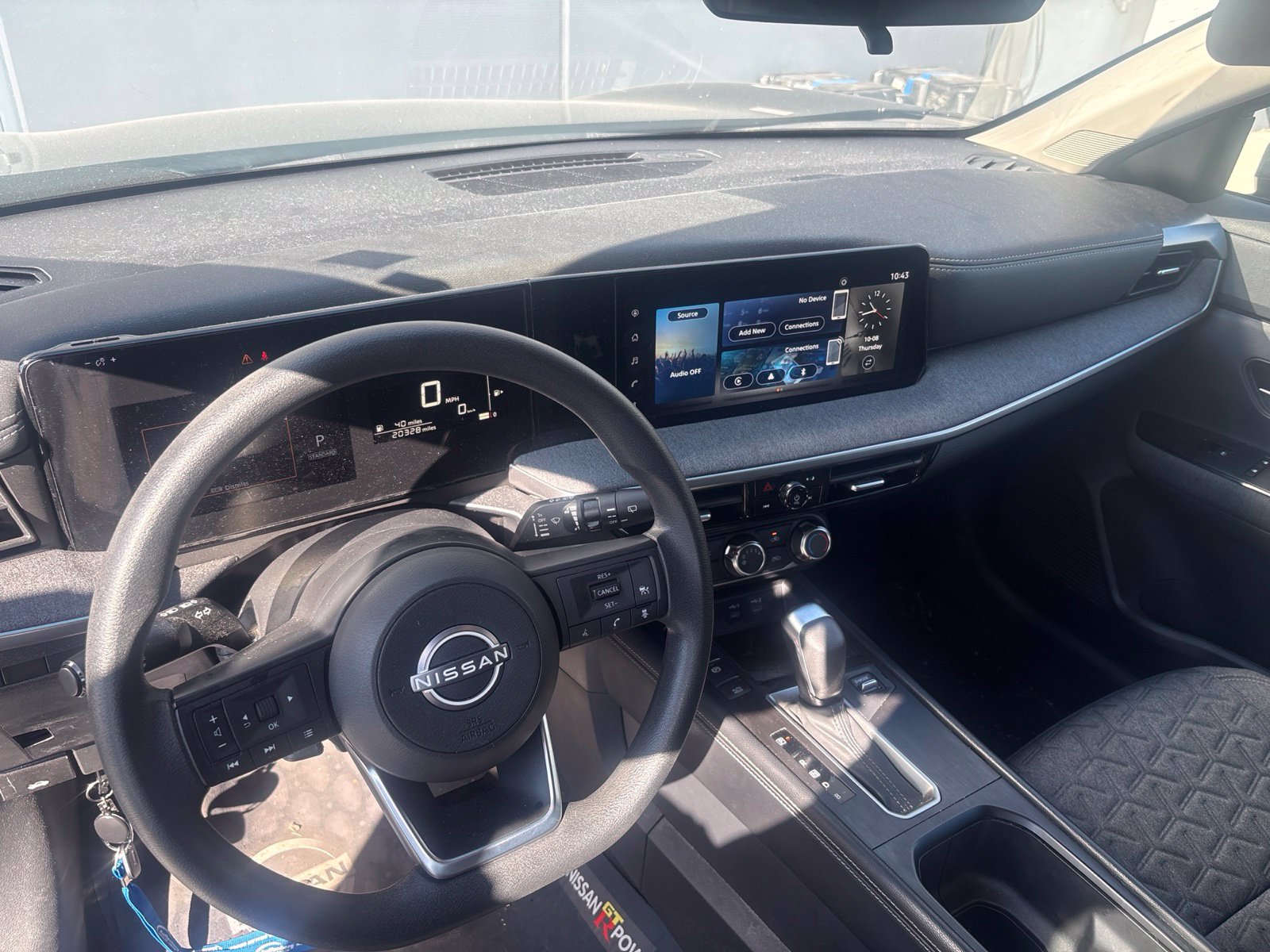 Used 2025 Nissan Kicks SV AWD/4WD image 21
