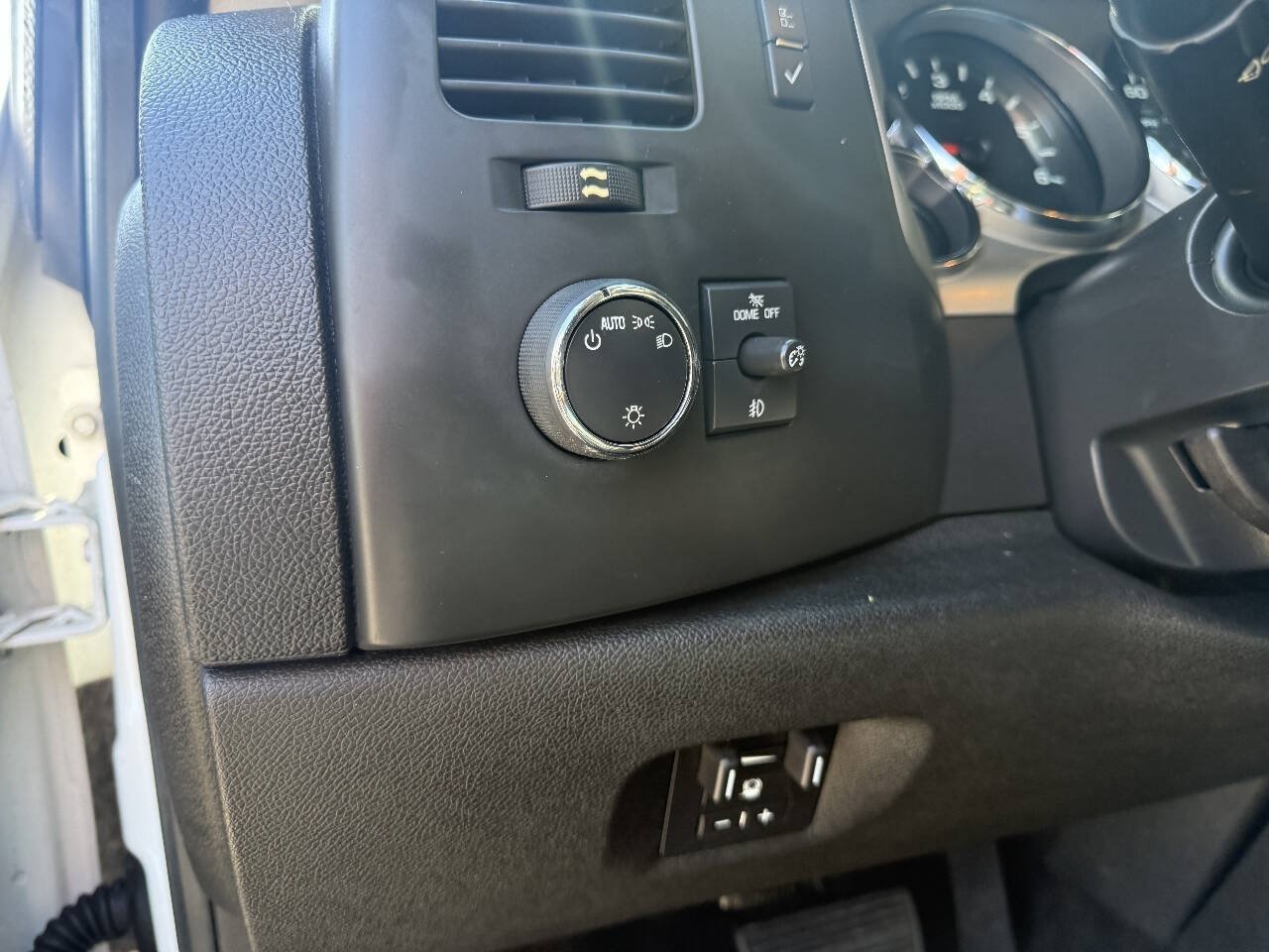 Used 2013 Chevrolet Silverado 2500 LT w/ Interior Plus Package RWD image 16