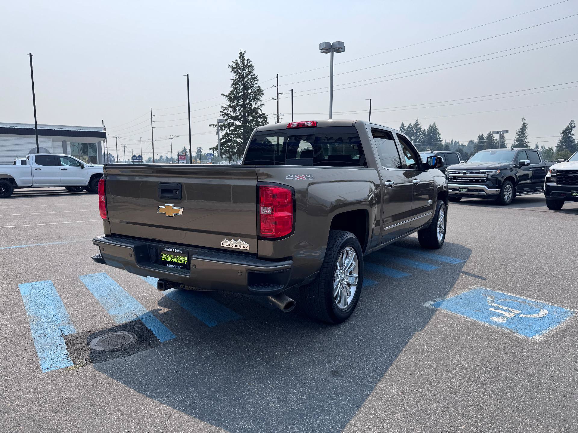 Used 2015 Chevrolet Silverado 1500 High Country w/ High Country Premium Package AWD/4WD image 7