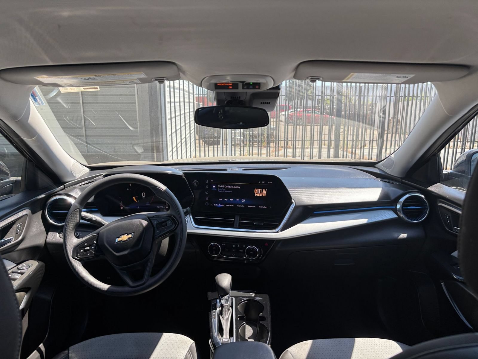 Used 2025 Chevrolet Trax LT FWD image 32