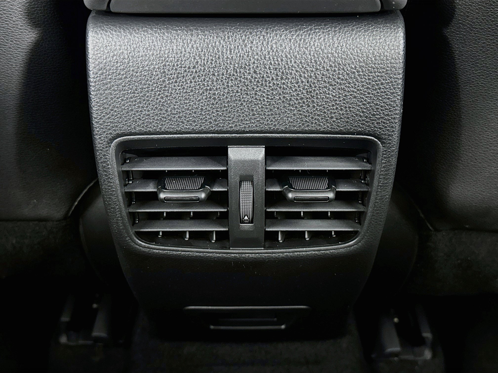 Used 2023 Toyota Corolla Cross XLE w/ Convenience Package FWD image 26