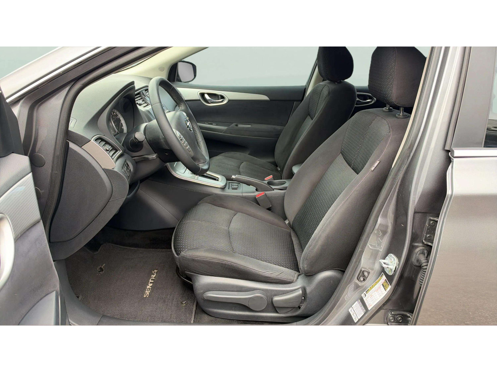 Used 2015 Nissan Sentra SR w/ Navigation Package FWD image 11