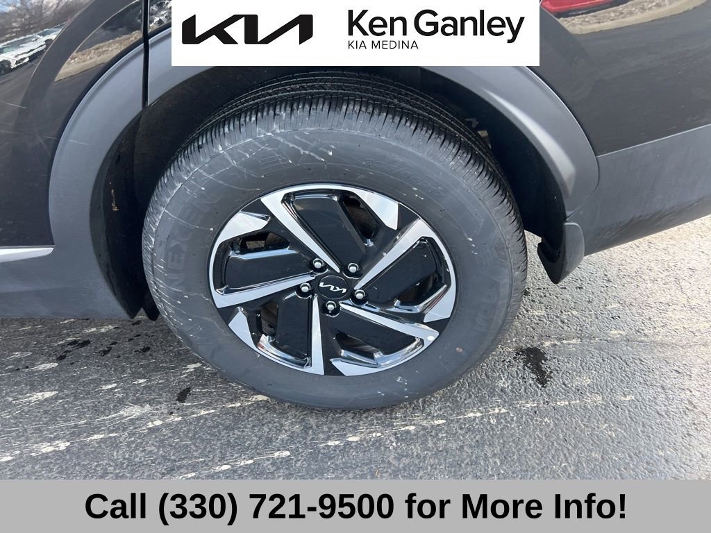 Certified 2025 Kia Sportage LX image 24