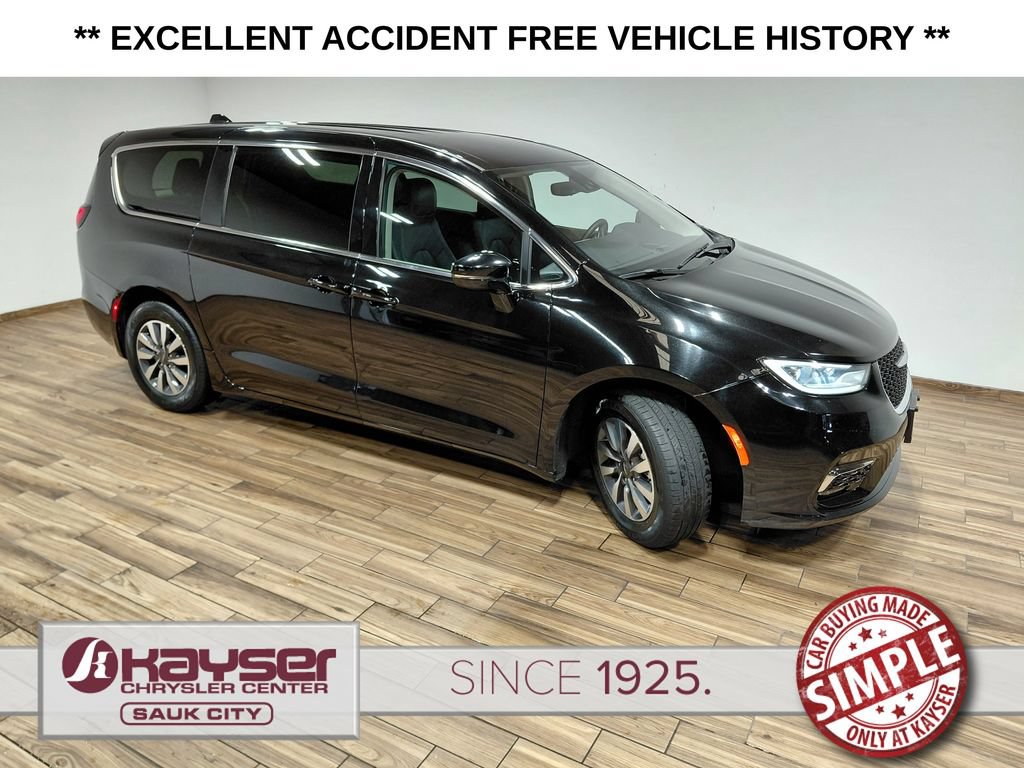 Certified 2024 Chrysler Pacifica Limited FWD image 17
