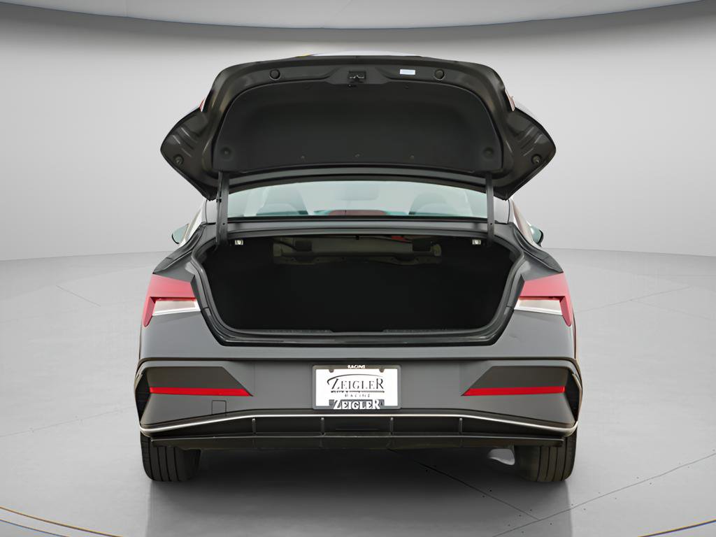 Certified 2025 Hyundai Elantra SEL FWD image 11