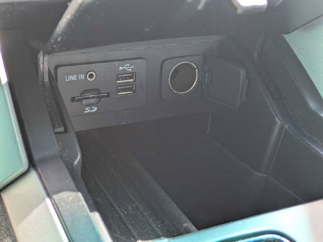 Used 2014 Ford Explorer XLT w/ Equipment Group 202A FWD image 32