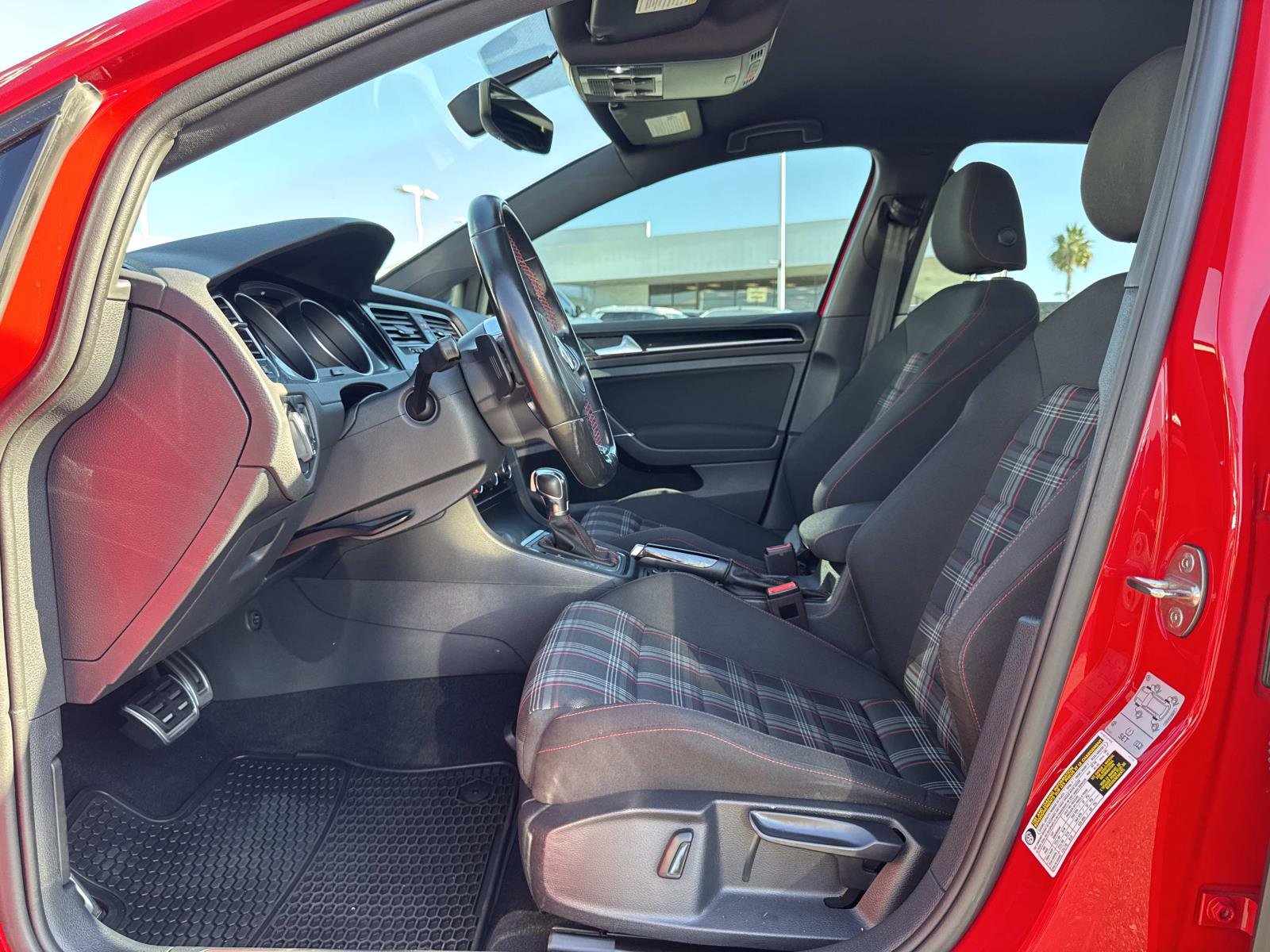 Used 2017 Volkswagen GTI Sport image 21