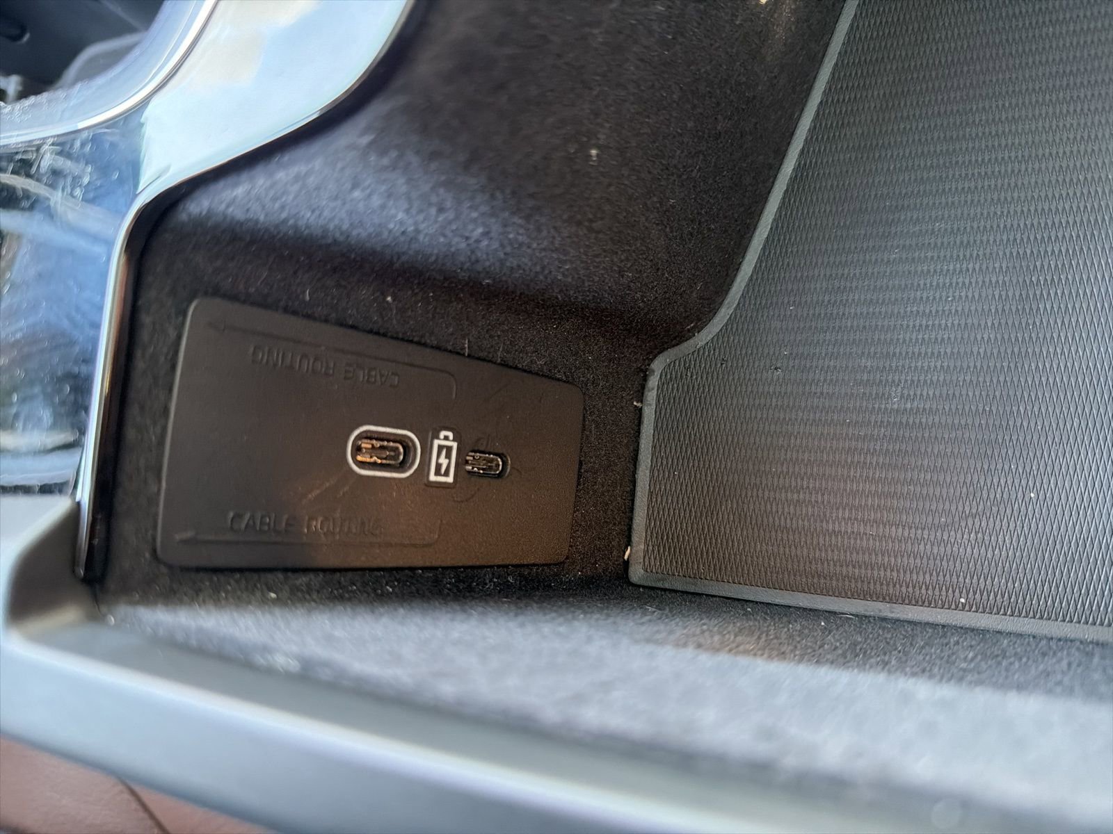 Certified 2025 Volvo XC60 T8 Plus w/ Protection Package Premier image 55