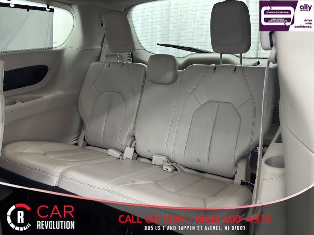 Used 2021 Chrysler Pacifica Touring-L FWD image 53