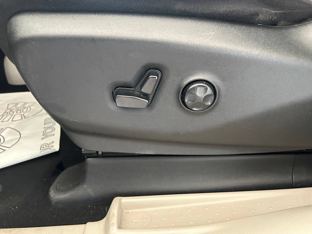 Used 2024 Chrysler Pacifica Touring-L FWD image 38