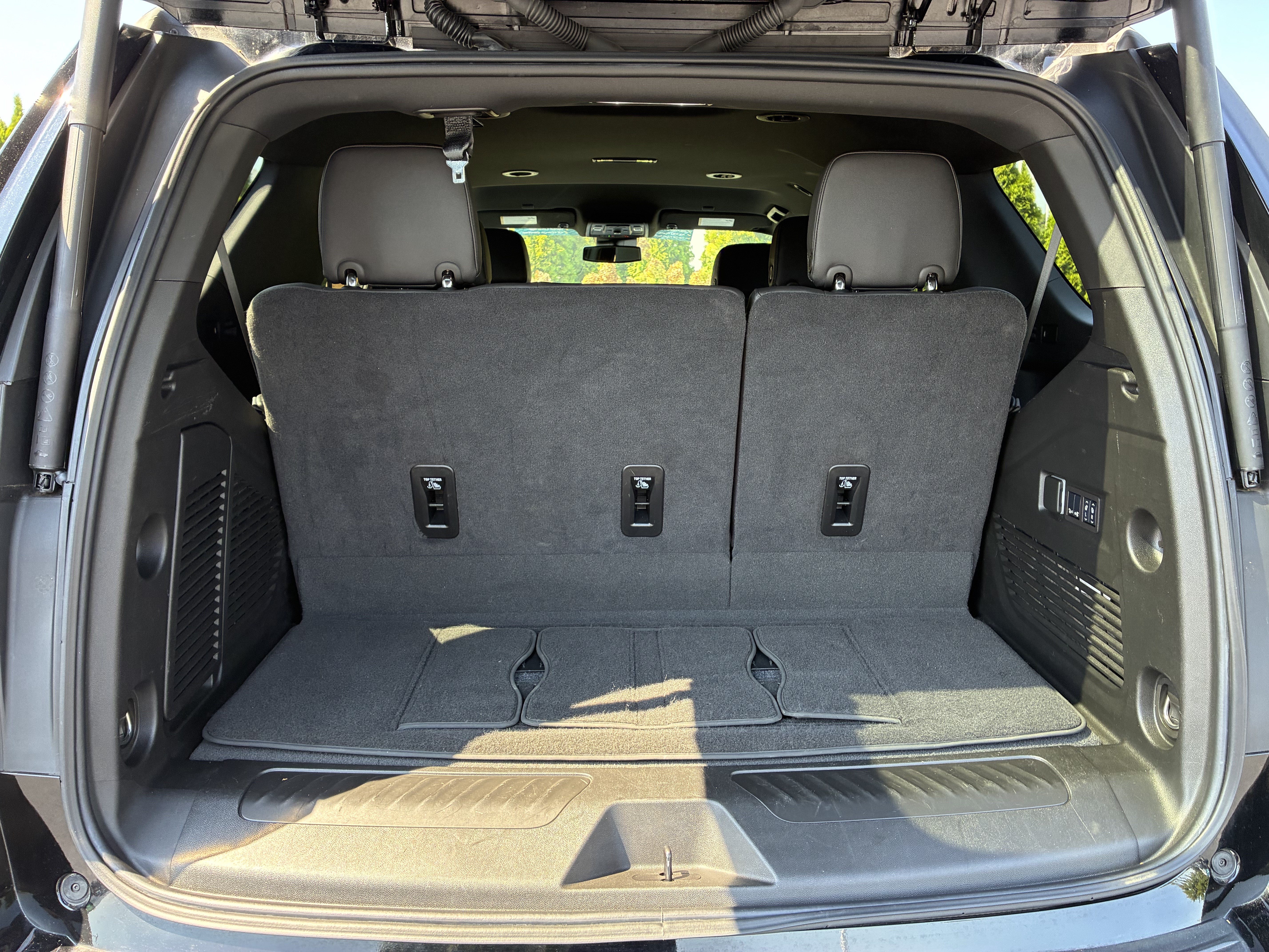 Used 2024 Chevrolet Tahoe LT w/ Luxury Package RWD image 12