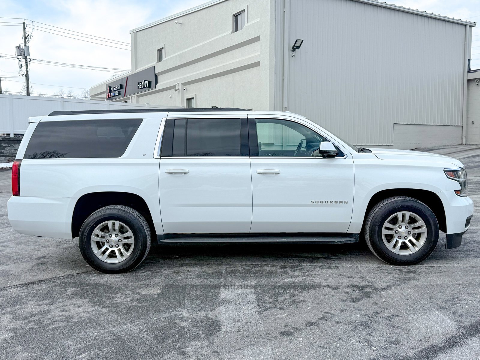Used 2018 Chevrolet Suburban LT image 8