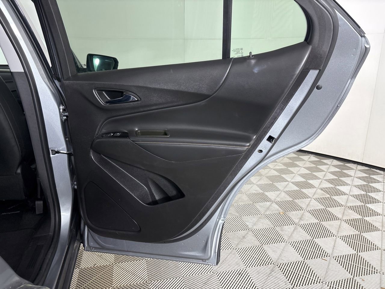Used 2023 Chevrolet Equinox Premier image 25