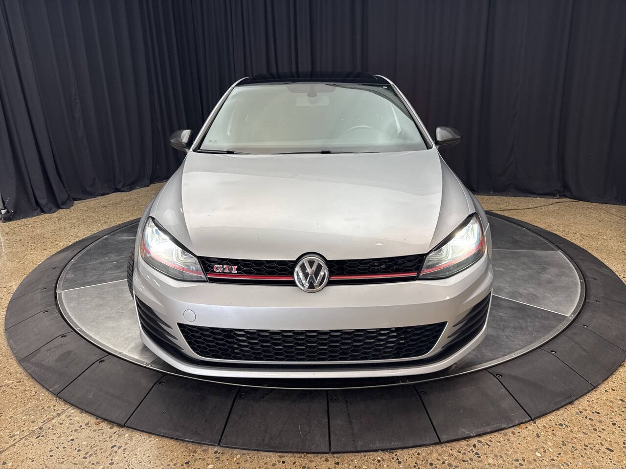 Used 2016 Volkswagen GTI SE w/ Lighting Package (SEL) FWD image 9
