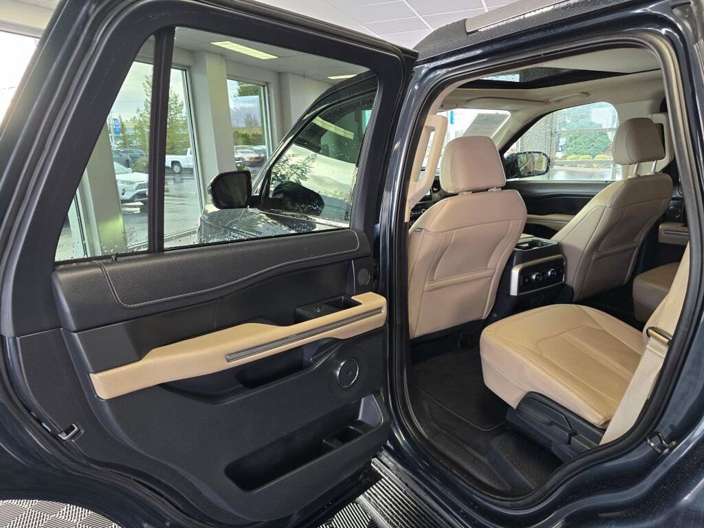 Used 2024 Ford Expedition Limited image 36
