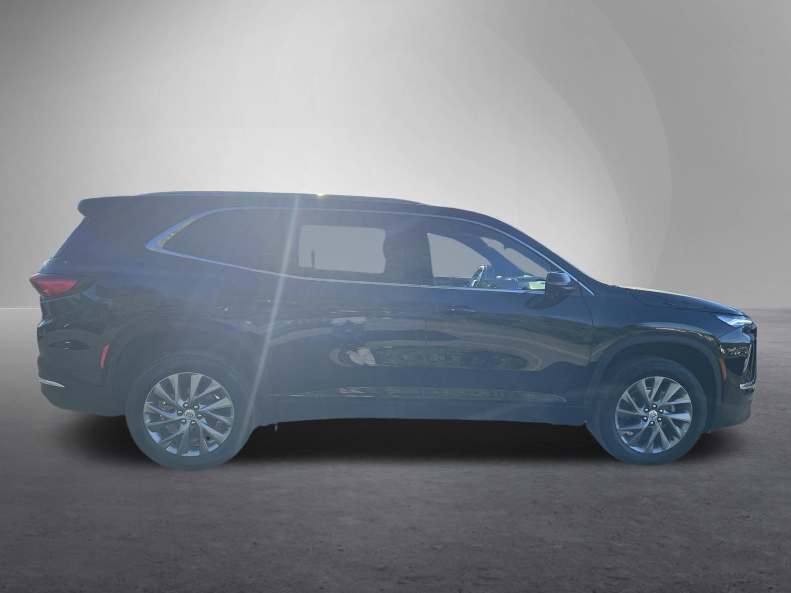 Used 2025 Buick Enclave Preferred AWD/4WD image 2