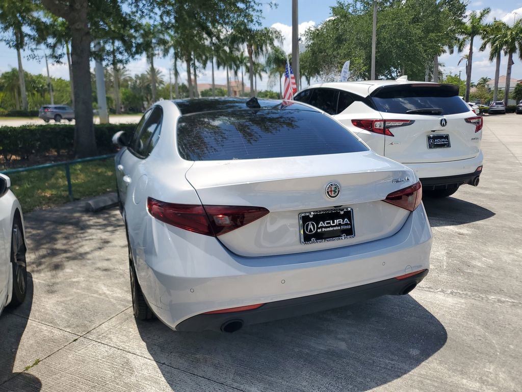 Used 2022 Alfa Romeo Giulia Ti RWD image 7
