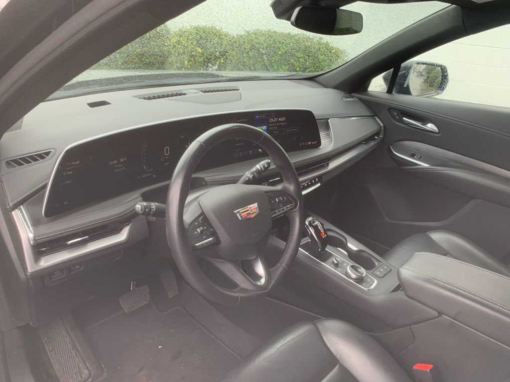 Used 2024 Cadillac XT4 Premium Luxury image 12