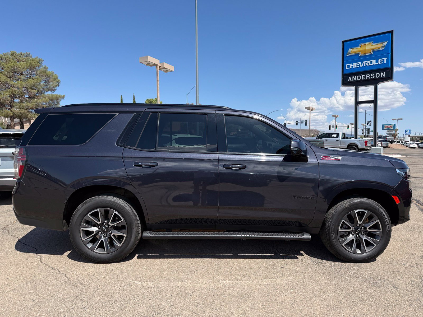Certified 2022 Chevrolet Tahoe Z71 w/ Luxury Package AWD/4WD image 5