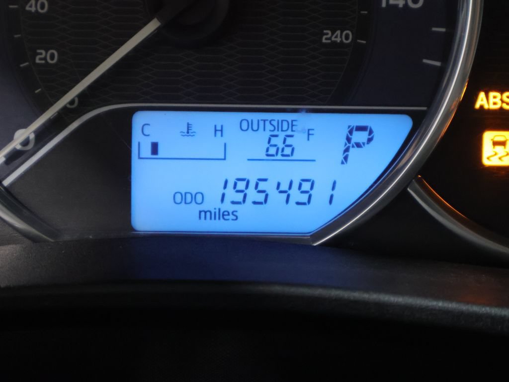 Used 2014 Toyota Corolla LE FWD image 35