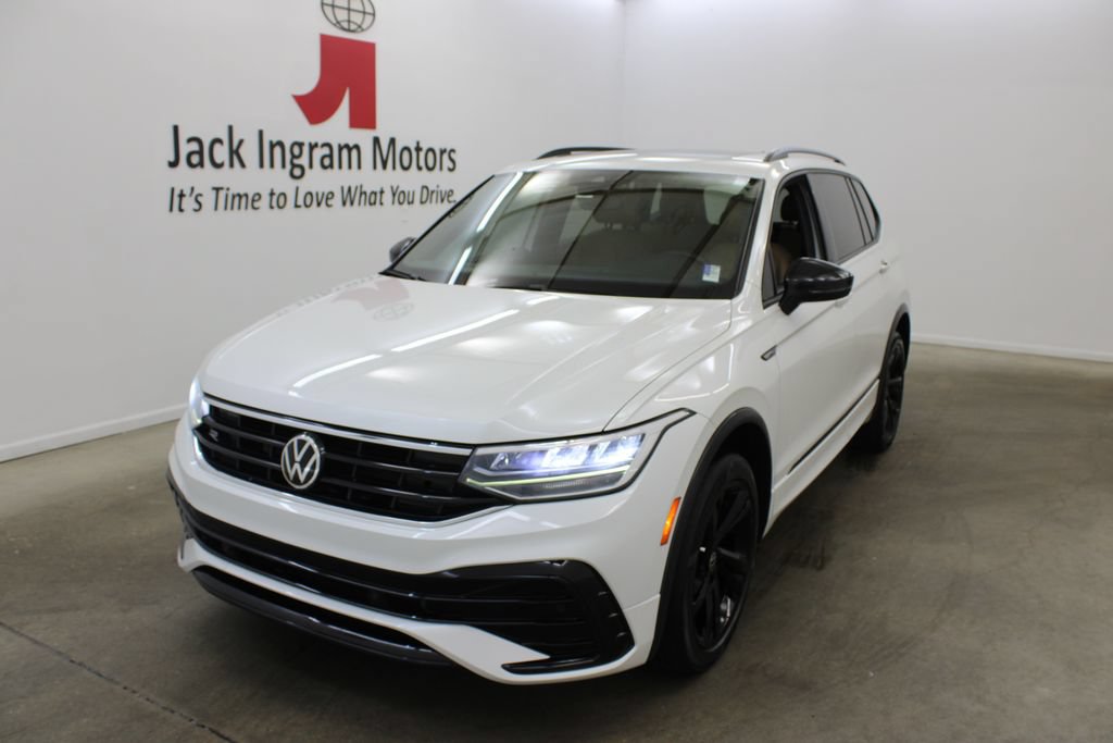 Used 2023 Volkswagen Tiguan SE R-Line FWD image 2
