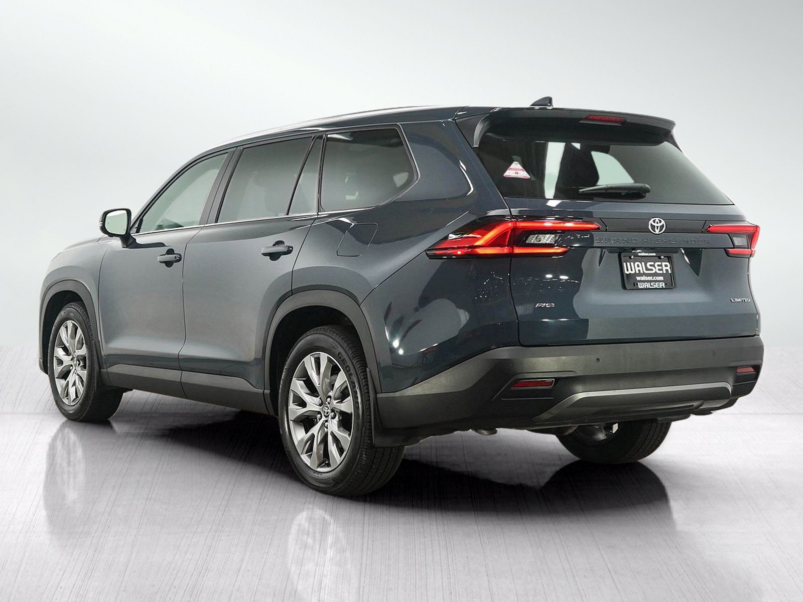 Used 2024 Toyota Grand Highlander AWD image 3