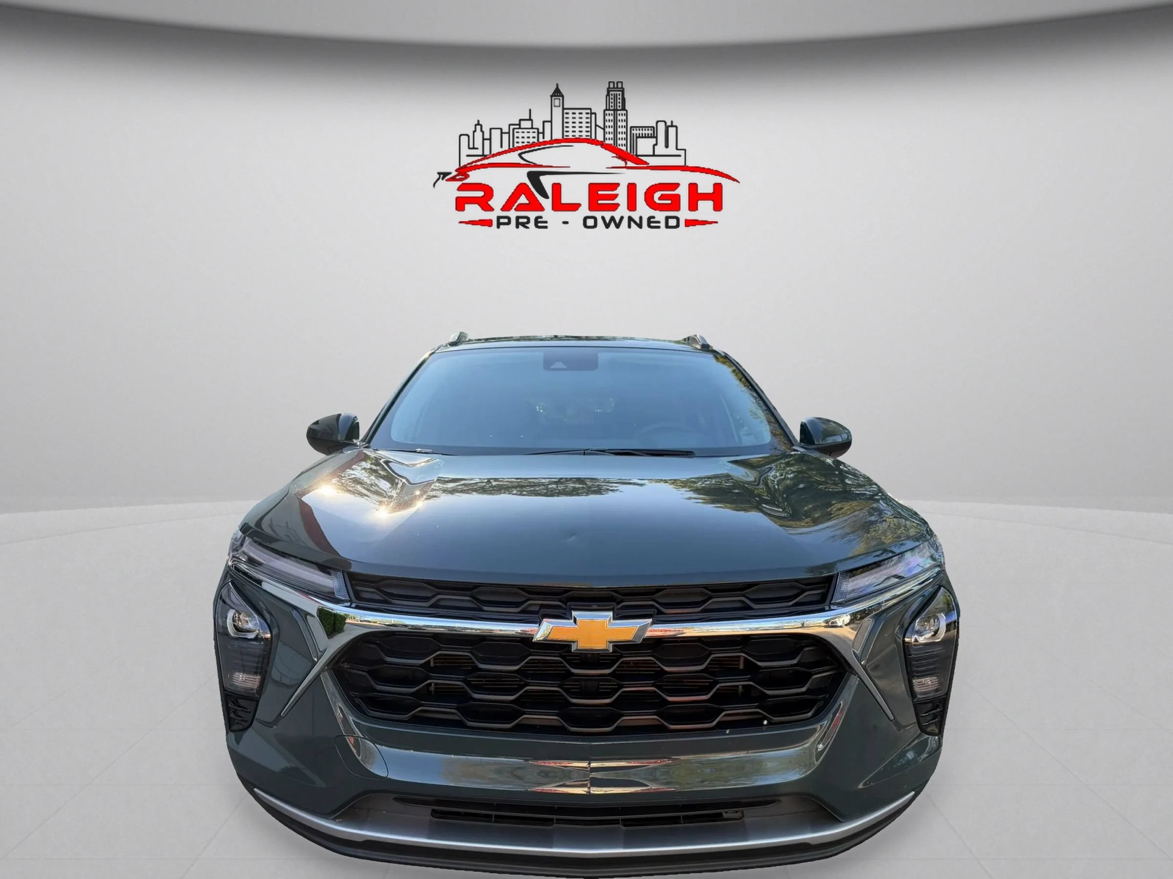 Used 2025 Chevrolet Trax LT w/ Driver Confidence Package FWD image 3