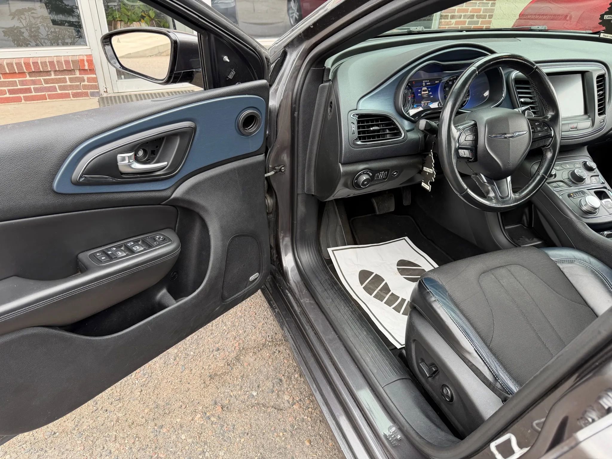 Used 2015 Chrysler 200 S w/ Navigation & Sound Group I image 11