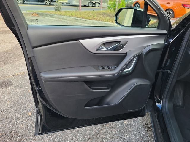 Used 2025 Chevrolet Blazer LT image 9