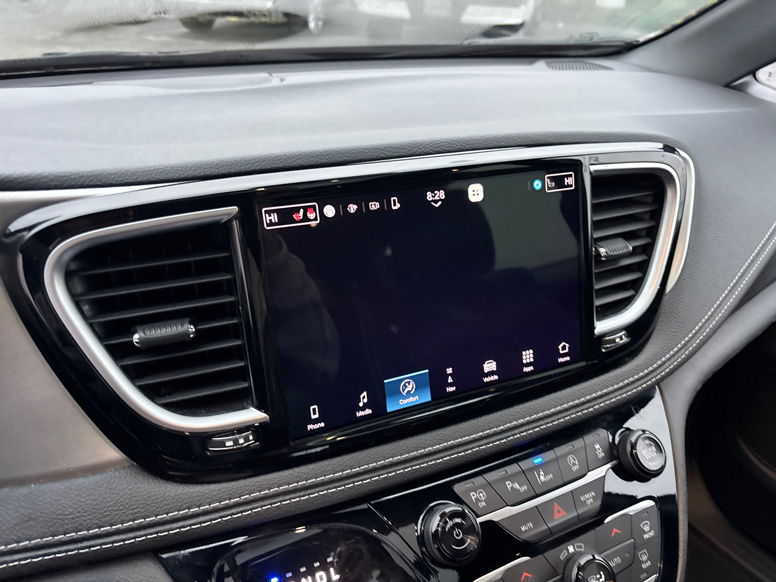 Used 2023 Chrysler Pacifica Limited w/ Uconnect Theater Family Group image 20