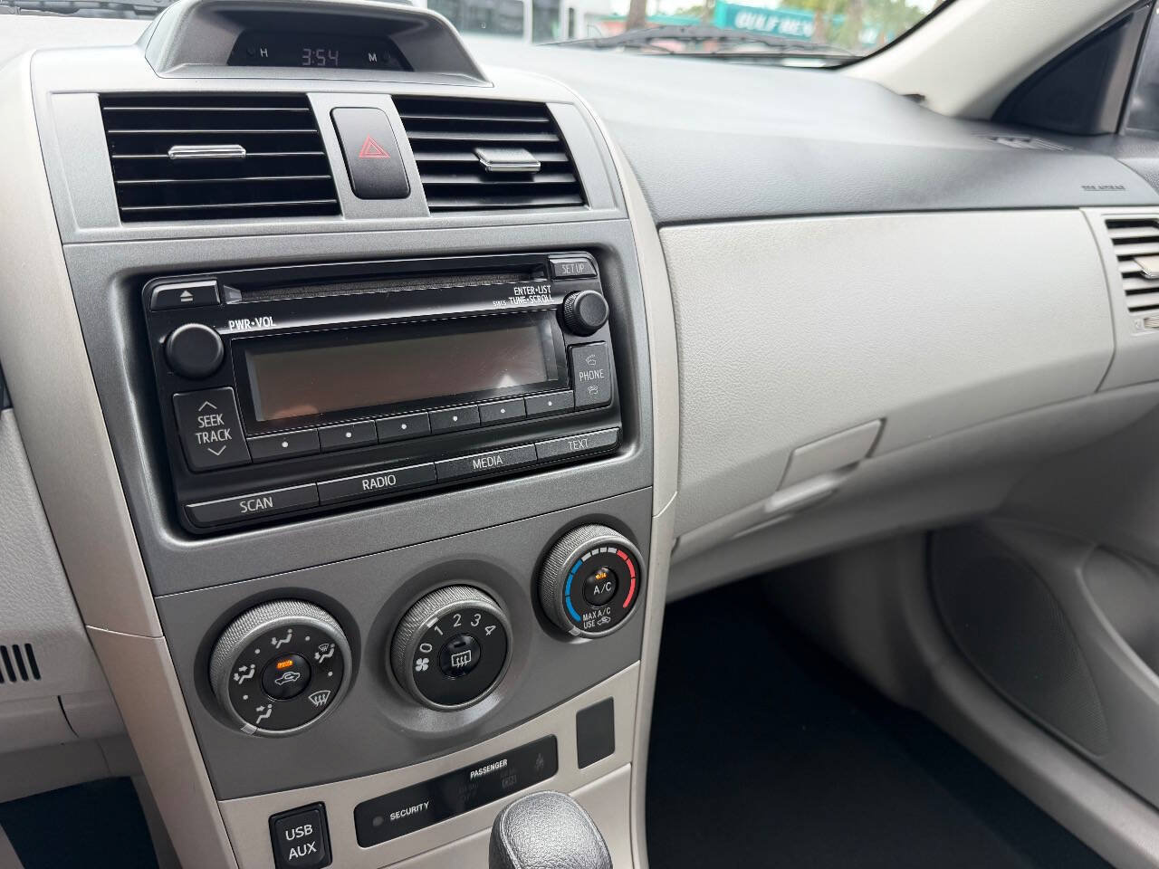 Used 2012 Toyota Corolla LE FWD image 9