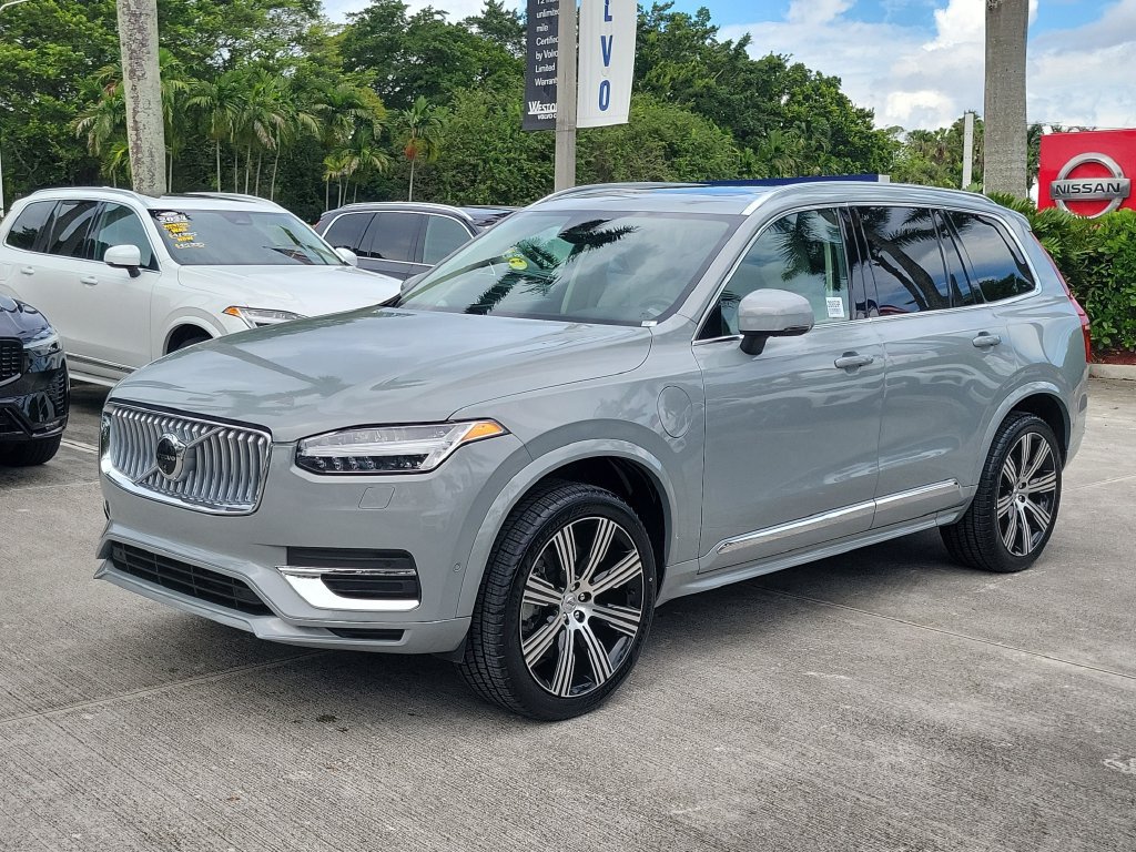 Certified 2025 Volvo XC90 T8 Plus w/ Protection Package Premier AWD/4WD image 3