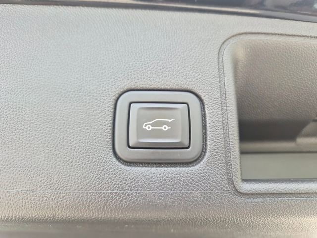 Used 2023 GMC Terrain SLT w/ Infotainment Package II FWD image 12